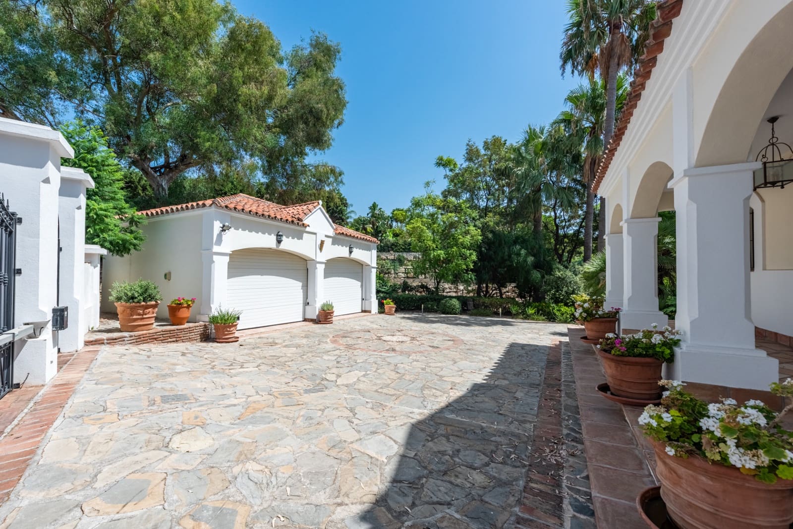 5 sovrum Villa till salu i Benahavis med pool garage - 3 500 000 € (Ref: 9217260)