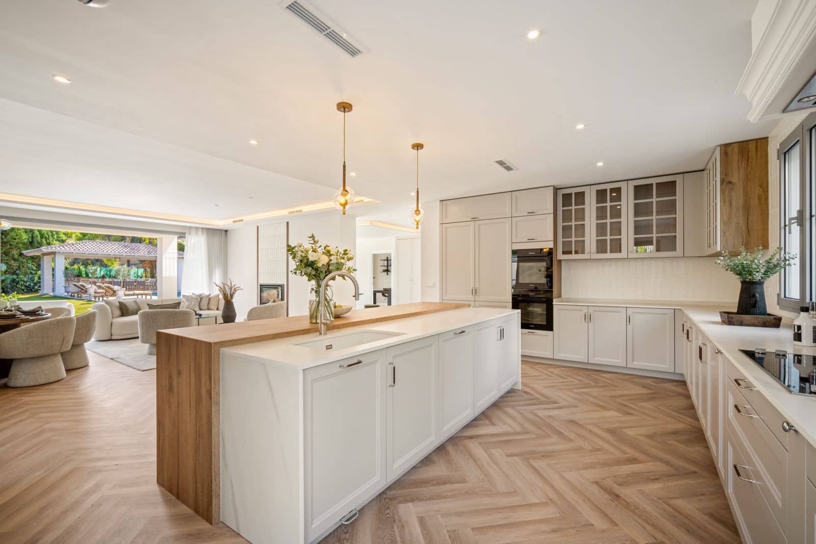 4 bedroom Villa for sale in Los Arqueros with pool garage - € 3,895,000 (Ref: 9217270)