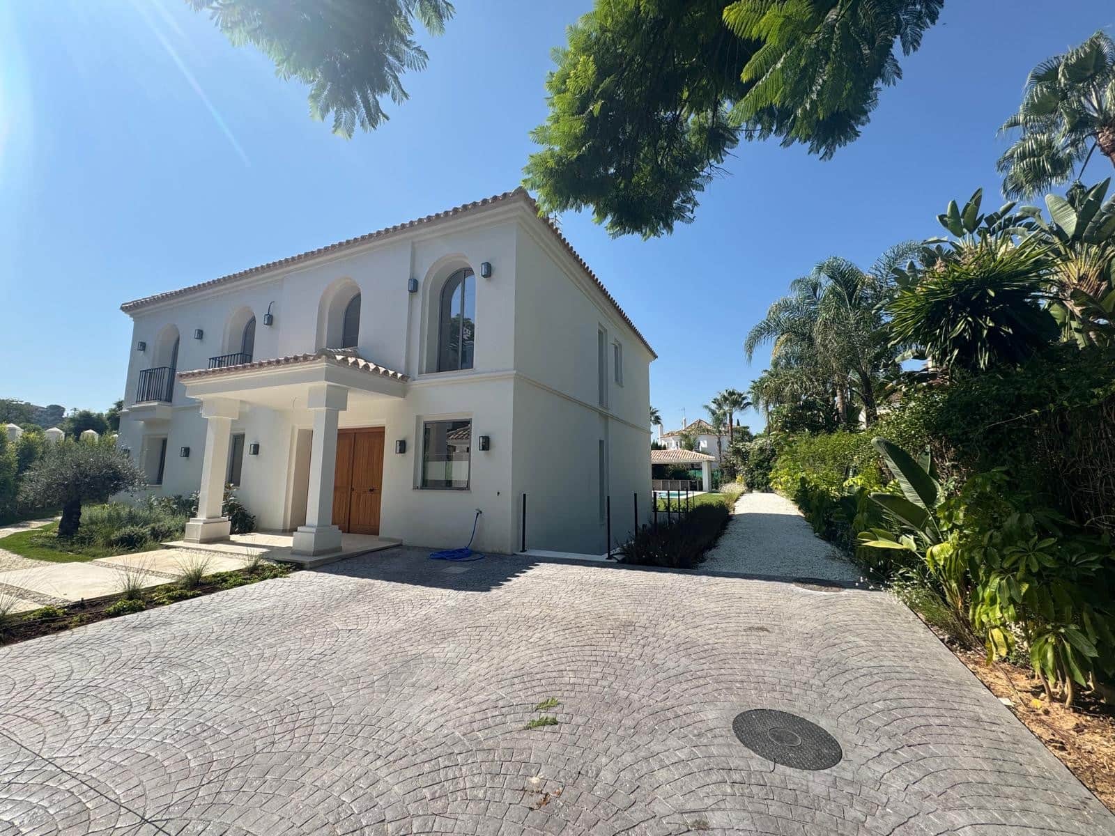 4 bedroom Villa for sale in Los Arqueros with pool garage - € 3,895,000 (Ref: 9217270)