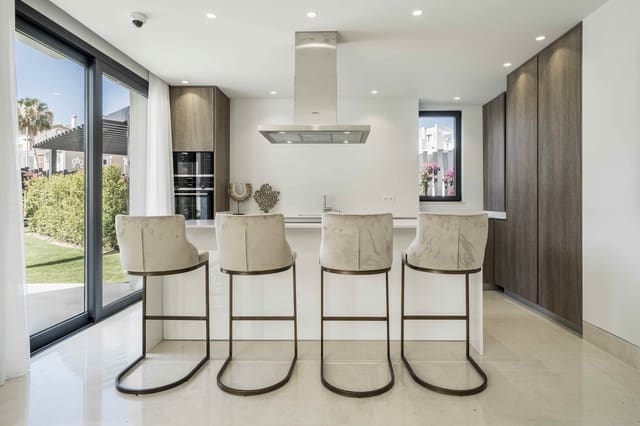 4 soverom Villa til salgs i Nueva Atalaya, Estepona med svømmebasseng garasje - € 1 995 000 (Ref: 9219863)