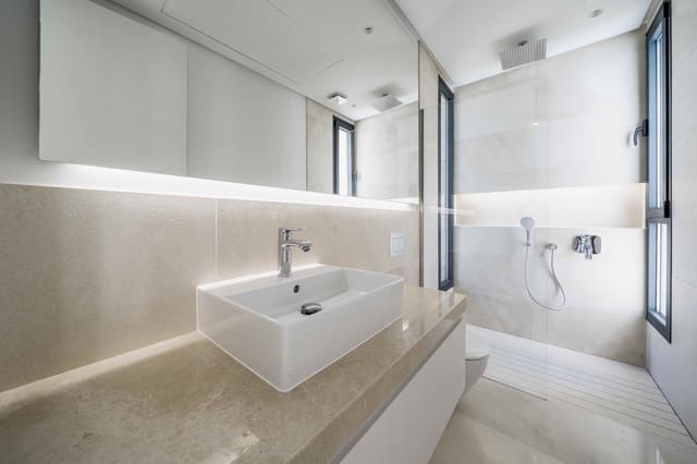 4 soverom Villa til salgs i Nueva Atalaya, Estepona med svømmebasseng garasje - € 1 995 000 (Ref: 9219863)