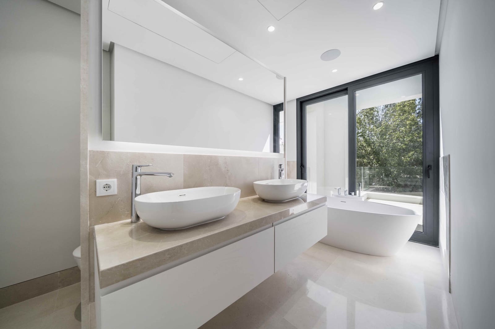 4 soveværelse Villa til salg i Estepona med swimmingpool garage - € 1.995.000 (Ref: 9219863)