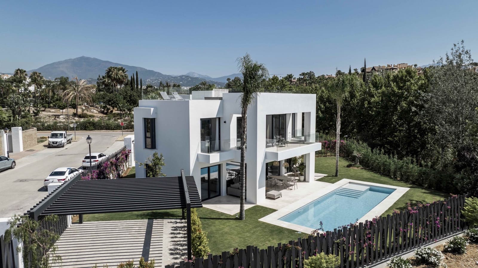 4 soveværelse Villa til salg i Estepona med swimmingpool garage - € 1.995.000 (Ref: 9219863)