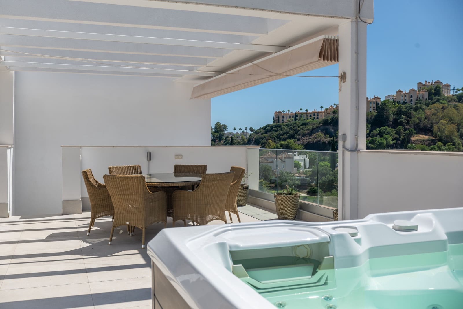 3 soverom Penthouse til salgs i Benahavis med svømmebasseng garasje - € 645 000 (Ref: 9219864)