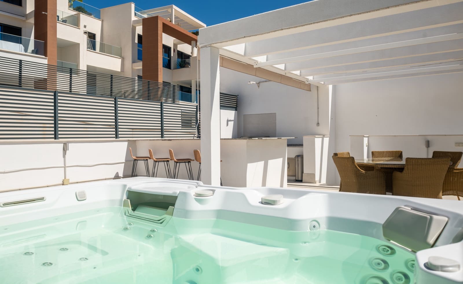 3 soverom Penthouse til salgs i Benahavis med svømmebasseng garasje - € 645 000 (Ref: 9219864)