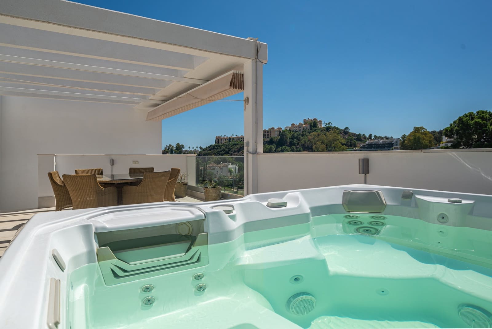 3 soverom Penthouse til salgs i Benahavis med svømmebasseng garasje - € 645 000 (Ref: 9219864)