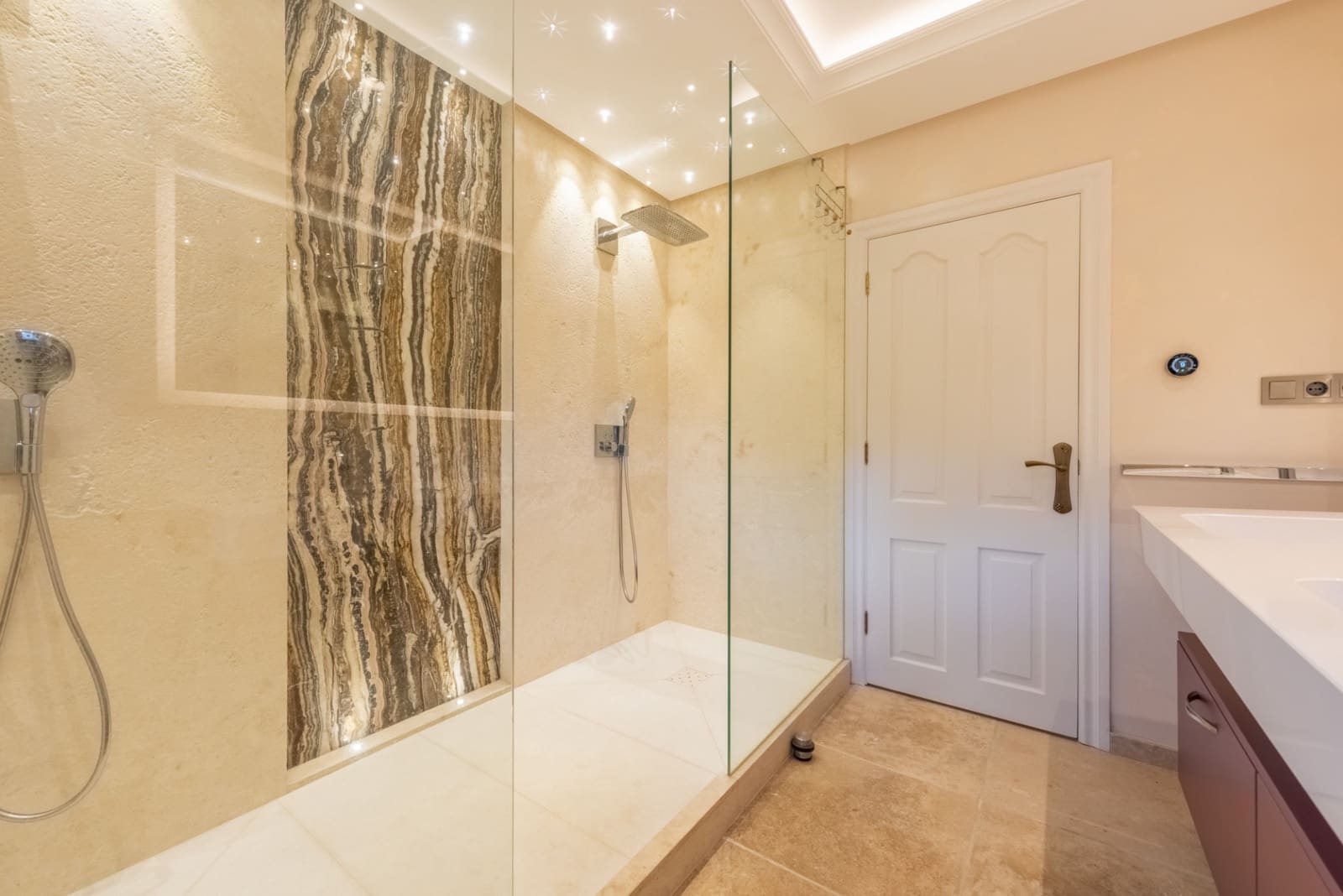 6 soveværelse Villa til salg i Estepona med swimmingpool garage - € 2.995.000 (Ref: 9219865)