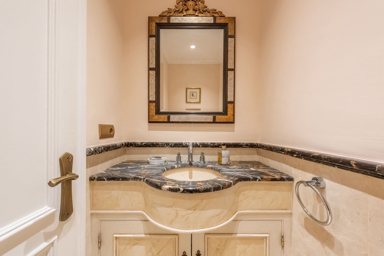 6 soveværelse Villa til salg i Estepona med swimmingpool garage - € 2.995.000 (Ref: 9219865)