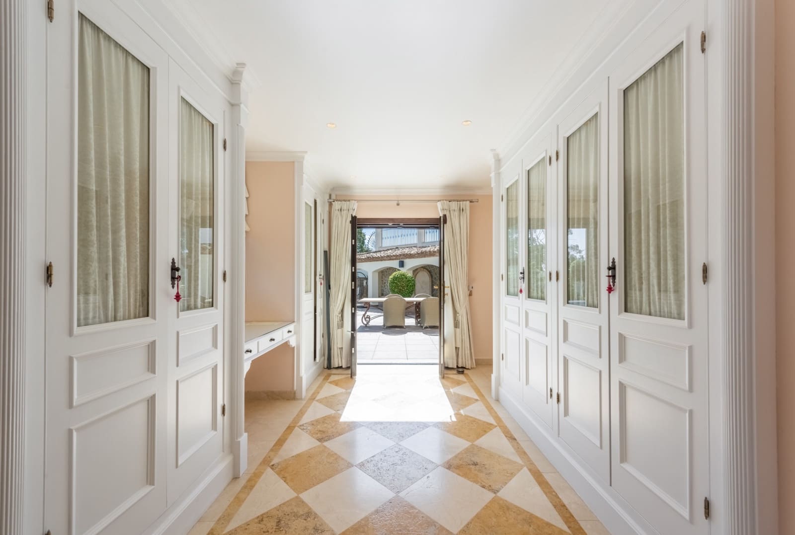 6 soveværelse Villa til salg i Estepona med swimmingpool garage - € 2.995.000 (Ref: 9219865)