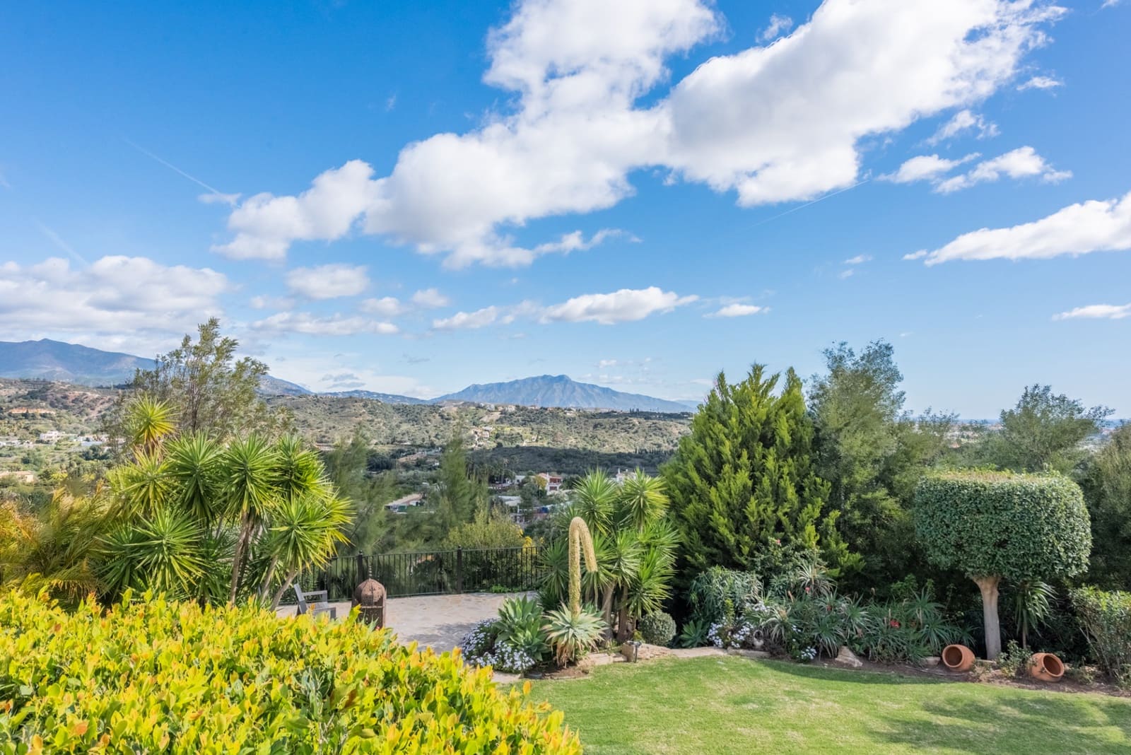 6 soveværelse Villa til salg i Estepona med swimmingpool garage - € 2.995.000 (Ref: 9219865)