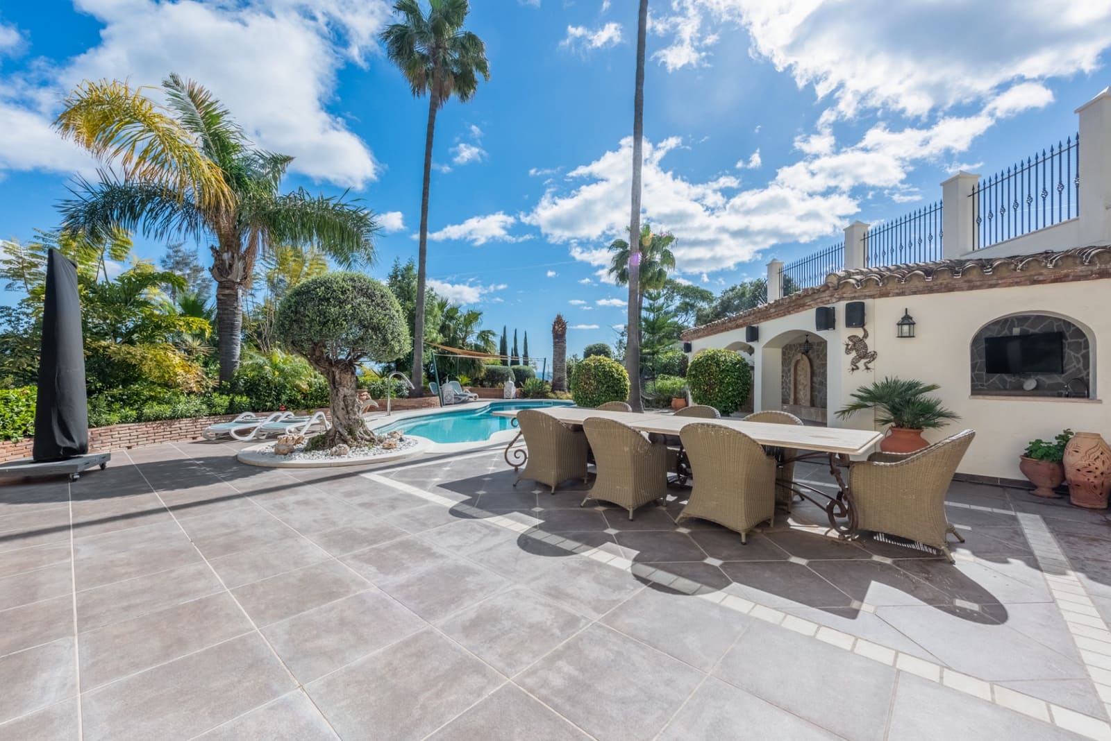 6 soveværelse Villa til salg i Estepona med swimmingpool garage - € 2.995.000 (Ref: 9219865)