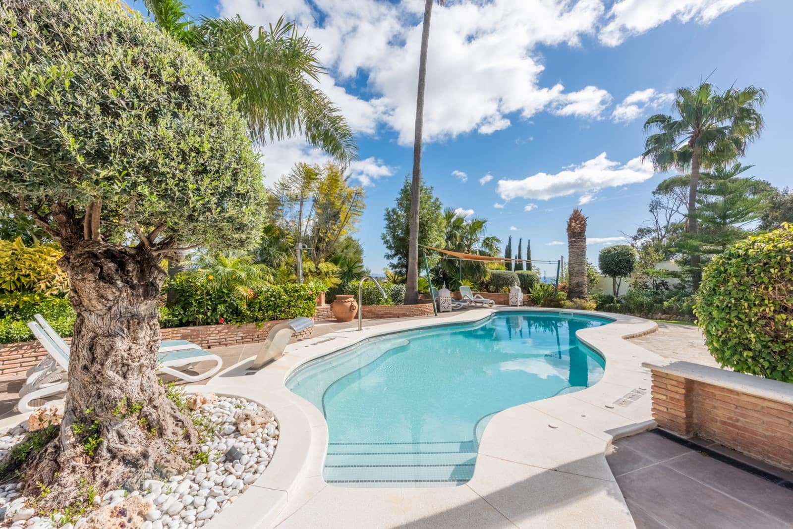 6 soveværelse Villa til salg i Estepona med swimmingpool garage - € 2.995.000 (Ref: 9219865)