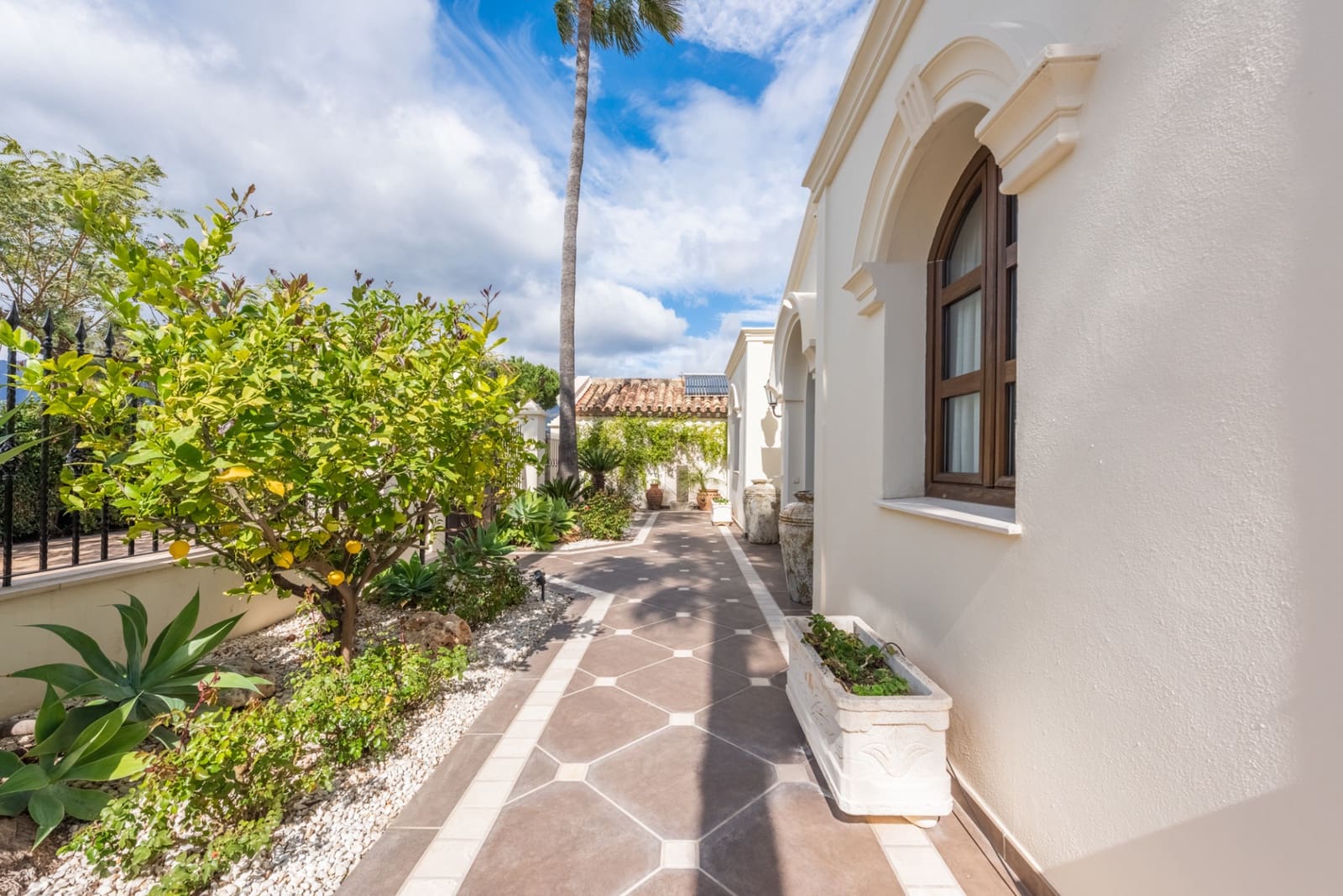 6 soveværelse Villa til salg i Estepona med swimmingpool garage - € 2.995.000 (Ref: 9219865)