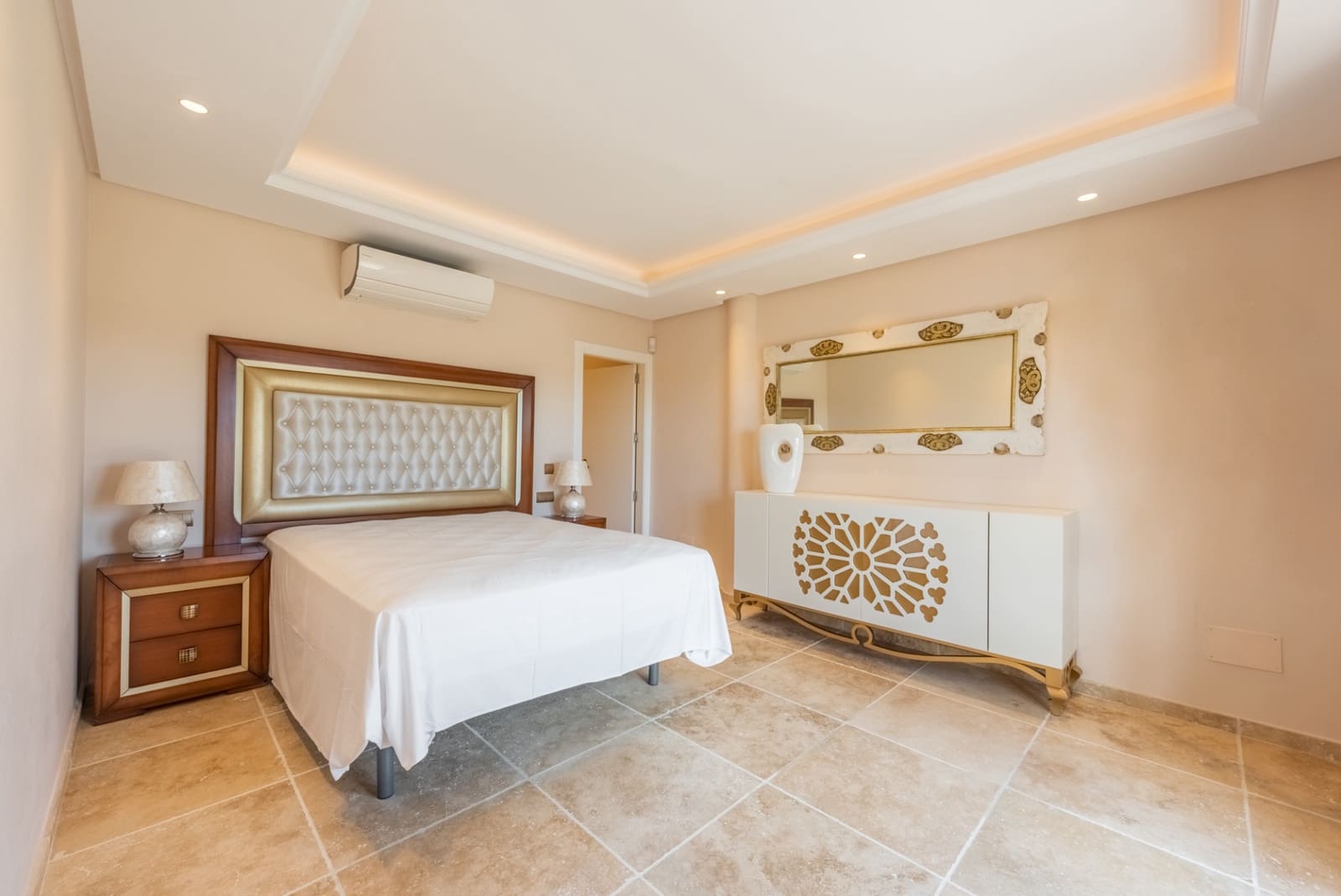 6 soveværelse Villa til salg i Estepona med swimmingpool garage - € 2.995.000 (Ref: 9219865)