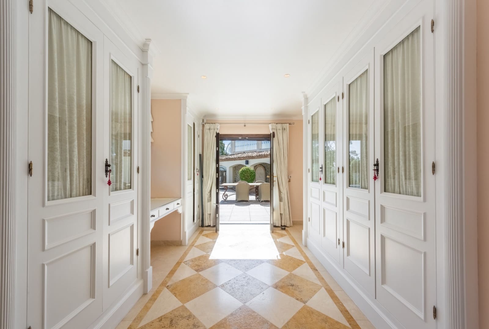 6 soveværelse Villa til salg i Estepona med swimmingpool garage - € 2.995.000 (Ref: 9219865)