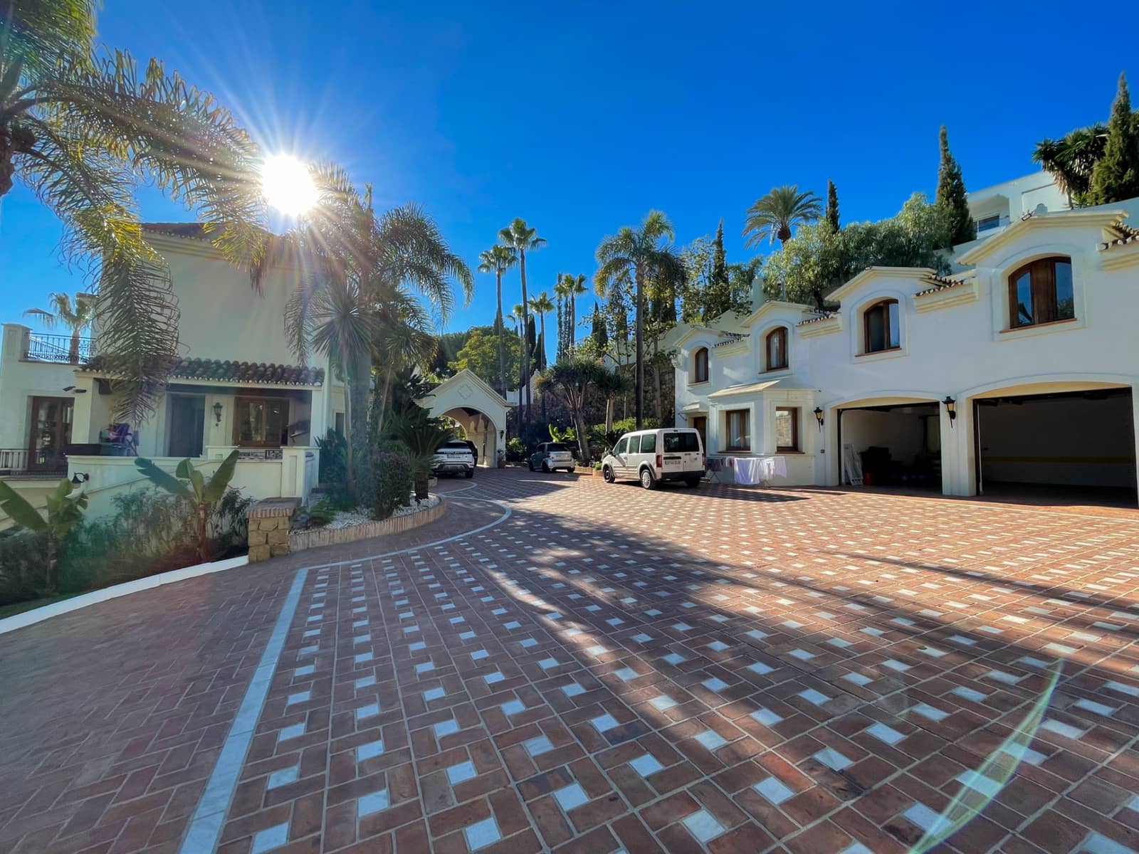 16 makuuhuone Huvila myytävänä paikassa Benahavis mukana uima-altaan 
autotalli - 13 950 000 € (Ref: 9219867)