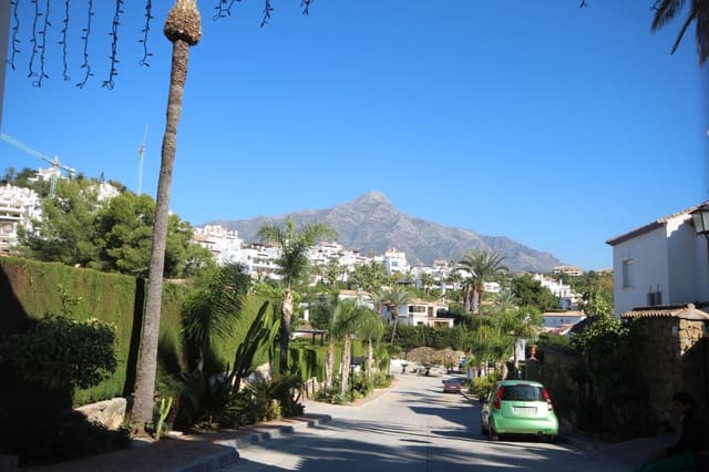 Działka budowlana na sprzedaż w Los Naranjos, Marbella - 865 000 € (Ref: 9219869)