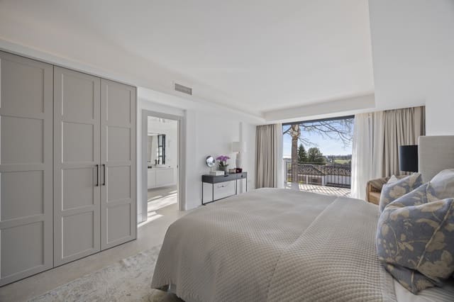 5 sypialnia Willa na sprzedaż w El Paraíso, Benahavís z basenem garażem - 5 225 000 € (Ref: 9219870)