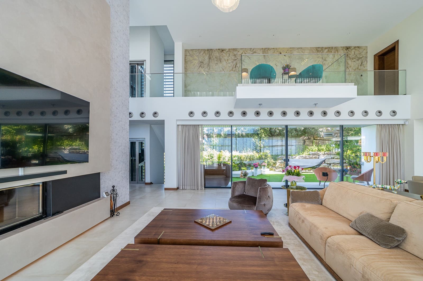 6 bedroom Villa for sale in Los Arqueros with pool garage - € 5,800,000 (Ref: 9219871)