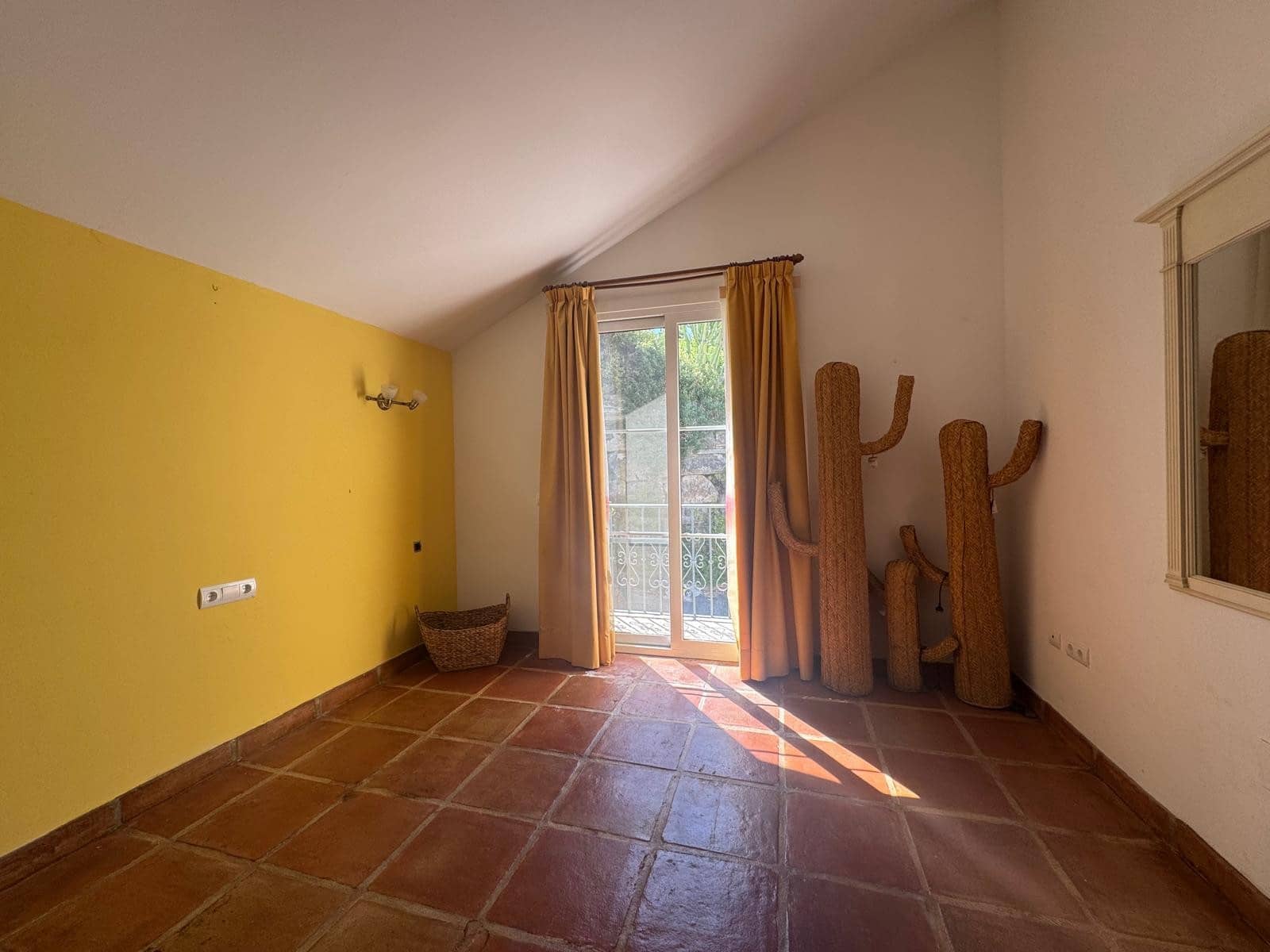 3 soverom Villa til salgs i Istan med svømmebasseng garasje - € 1 595 000 (Ref: 9219877)