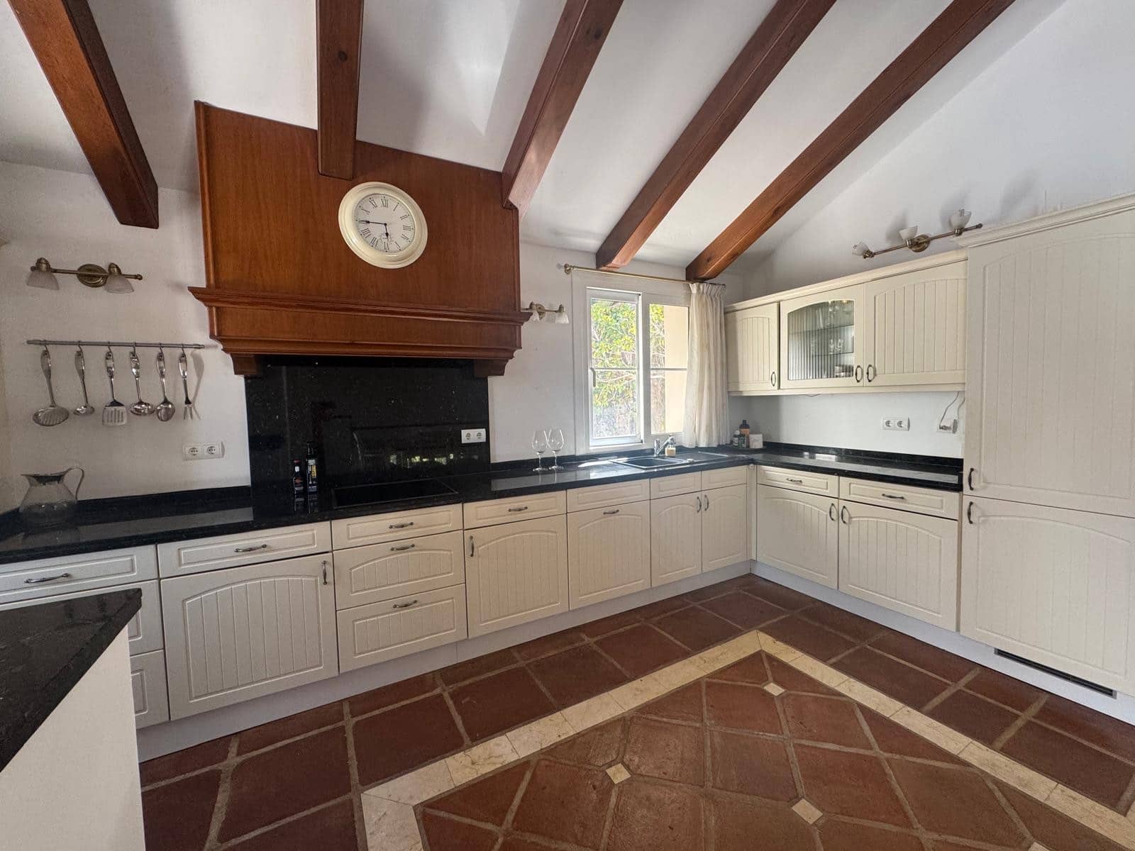 3 soverom Villa til salgs i Istan med svømmebasseng garasje - € 1 595 000 (Ref: 9219877)