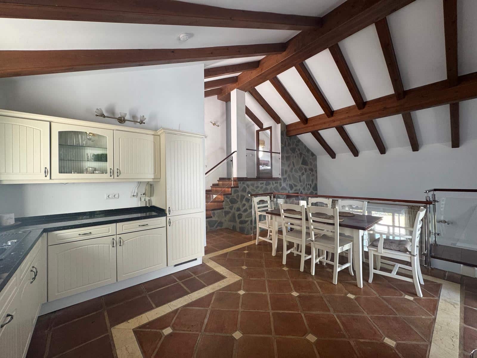 3 soverom Villa til salgs i Istan med svømmebasseng garasje - € 1 595 000 (Ref: 9219877)