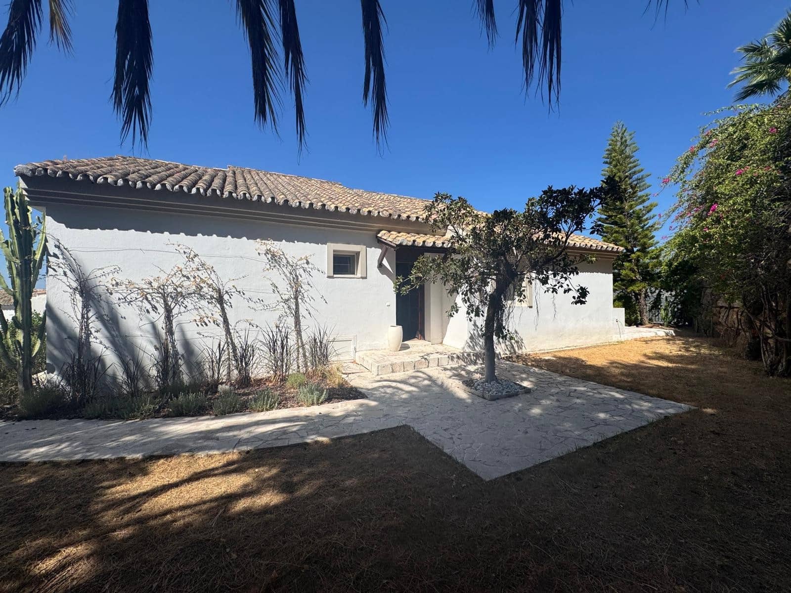 3 soverom Villa til salgs i Istan med svømmebasseng garasje - € 1 595 000 (Ref: 9219877)