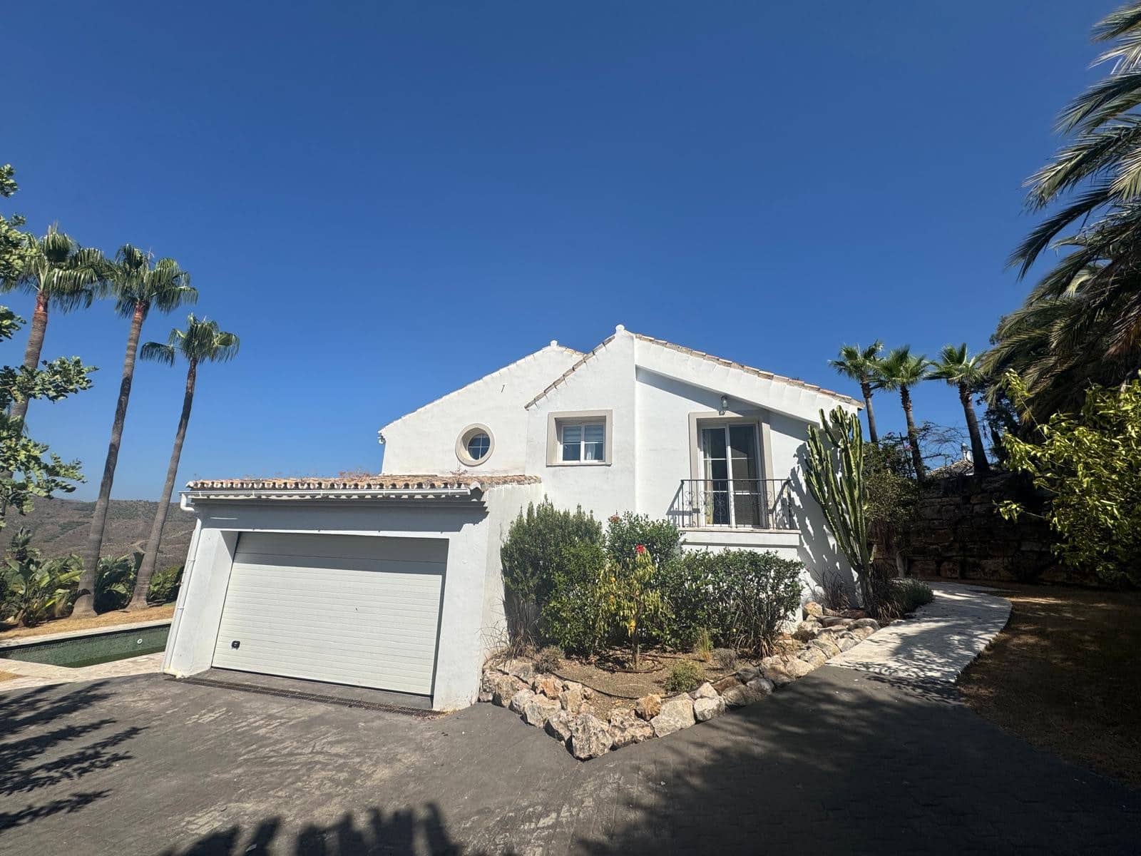 3 soverom Villa til salgs i Istan med svømmebasseng garasje - € 1 595 000 (Ref: 9219877)