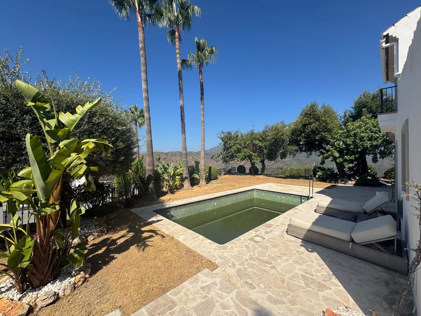 3 soverom Villa til salgs i Istan med svømmebasseng garasje - € 1 595 000 (Ref: 9219877)