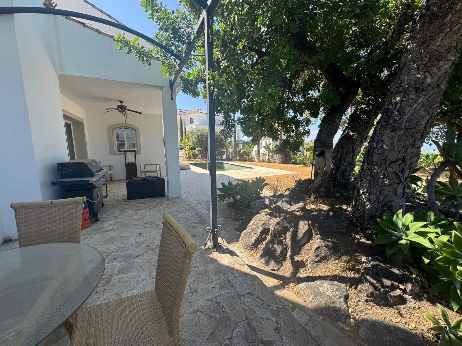 3 soverom Villa til salgs i Istan med svømmebasseng garasje - € 1 595 000 (Ref: 9219877)