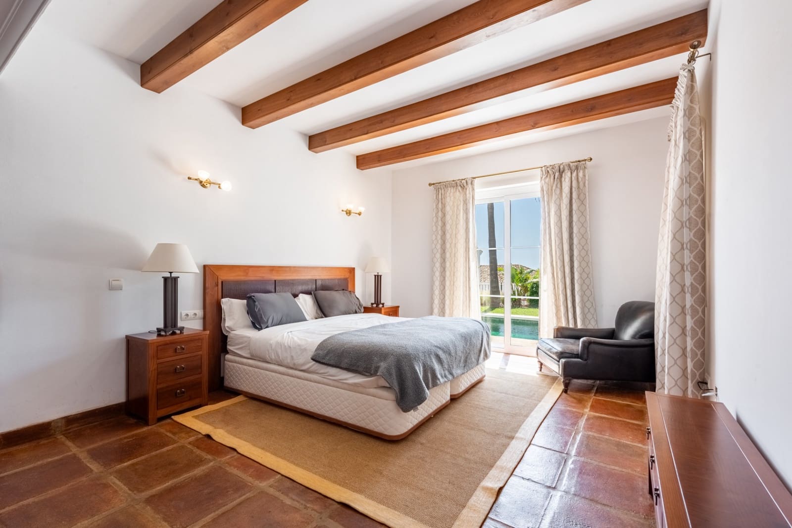 3 slaapkamer Villa te koop in Istan met zwembad garage - € 1.595.000 (Ref: 9219877)