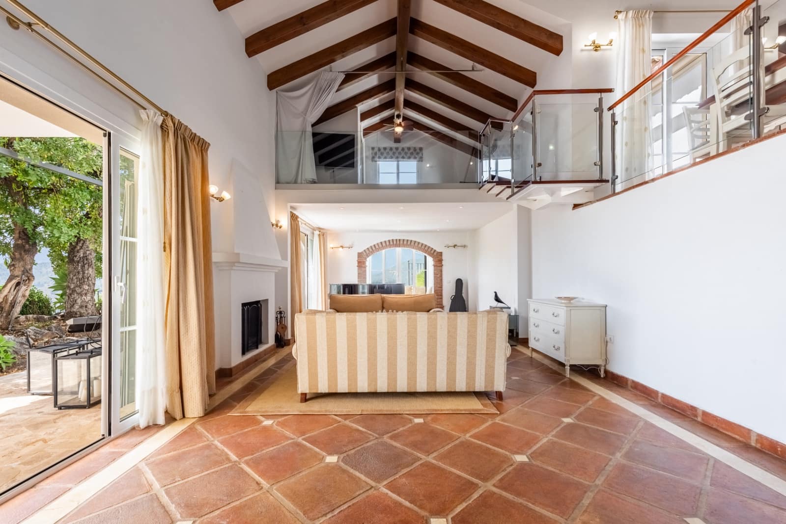 3 slaapkamer Villa te koop in Istan met zwembad garage - € 1.595.000 (Ref: 9219877)