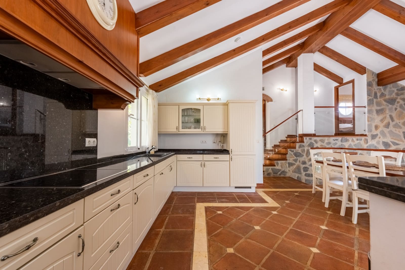 3 slaapkamer Villa te koop in Istan met zwembad garage - € 1.595.000 (Ref: 9219877)