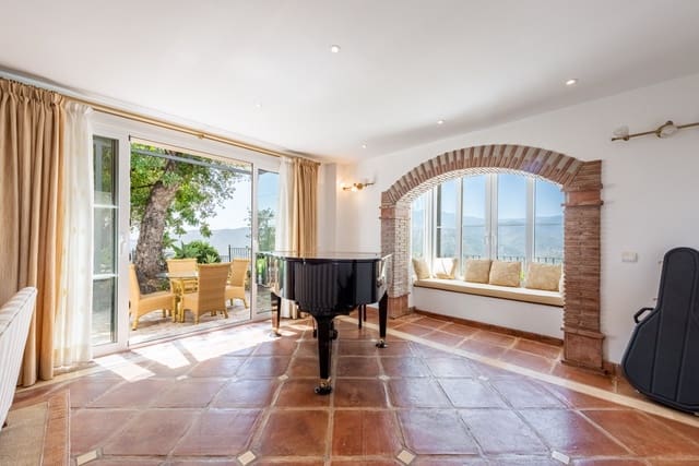3 slaapkamer Villa te koop in Istán met zwembad garage - € 1.595.000 (Ref: 9219877)
