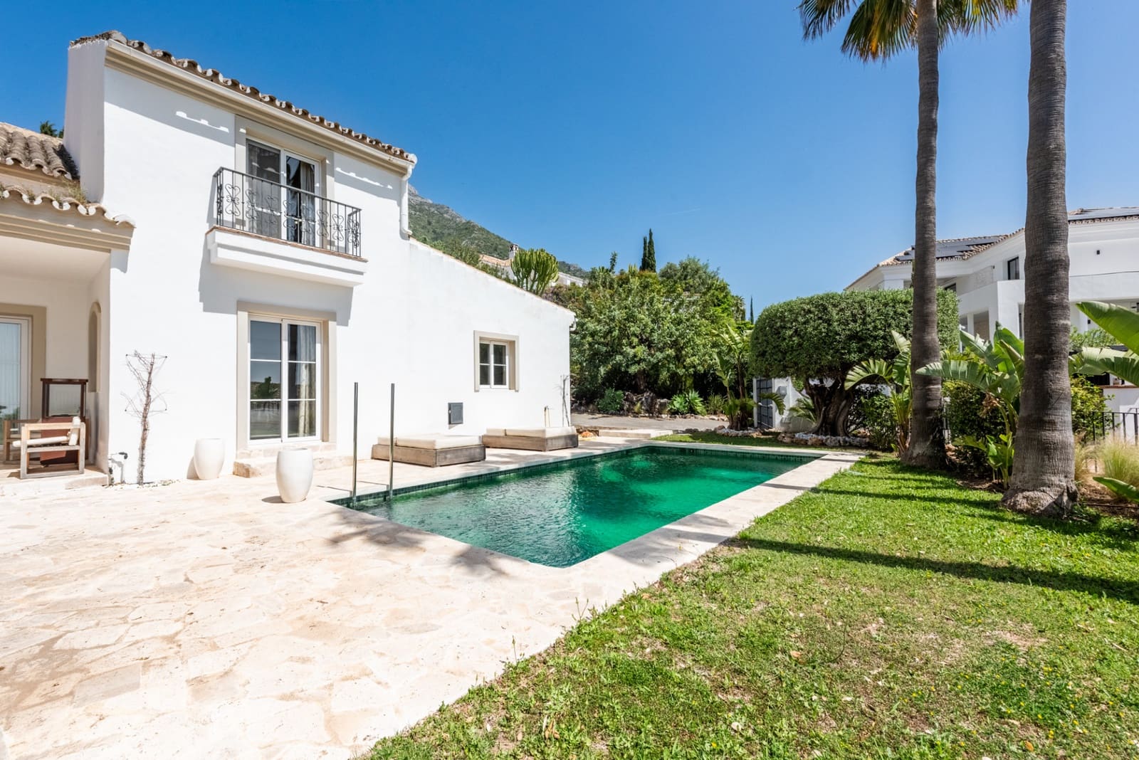 3 slaapkamer Villa te koop in Istan met zwembad garage - € 1.595.000 (Ref: 9219877)