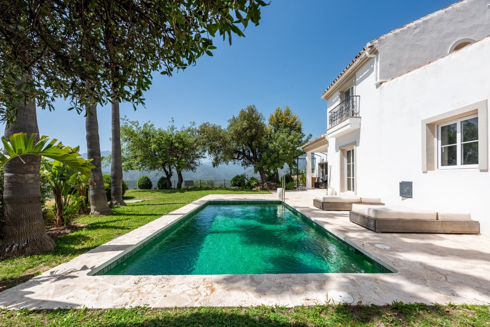 3 slaapkamer Villa te koop in Istan met zwembad garage - € 1.595.000 (Ref: 9219877)
