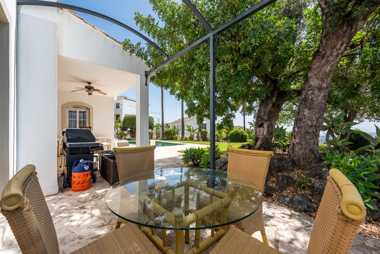 3 slaapkamer Villa te koop in Istan met zwembad garage - € 1.595.000 (Ref: 9219877)