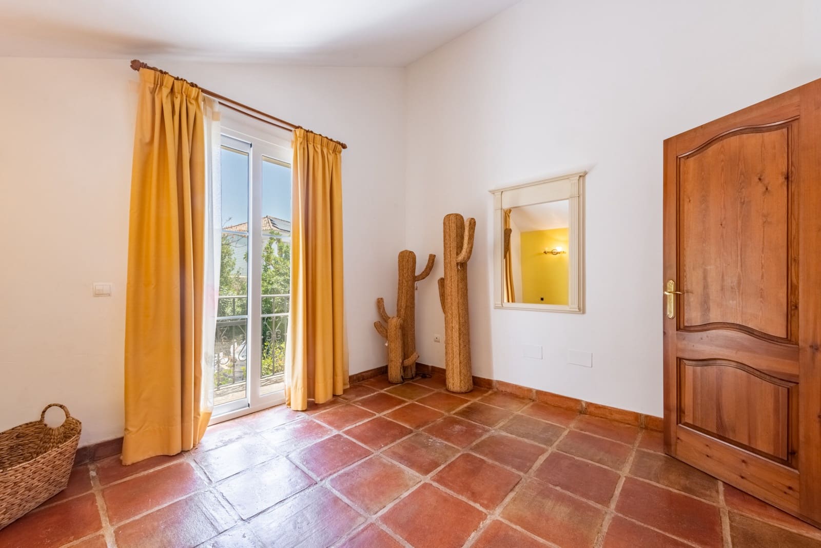 3 makuuhuone Huvila myytävänä paikassa Istan mukana uima-altaan 
autotalli - 1 595 000 € (Ref: 9219877)
