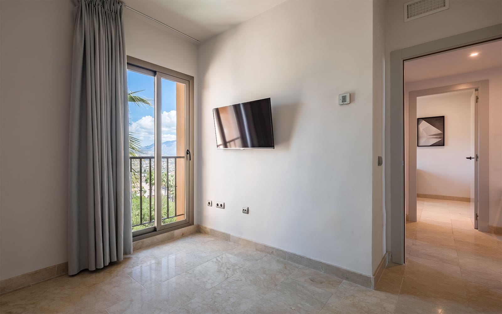 3 bedroom Penthouse for sale in Benahavis with pool garage - € 795,000 (Ref: 9219878)
