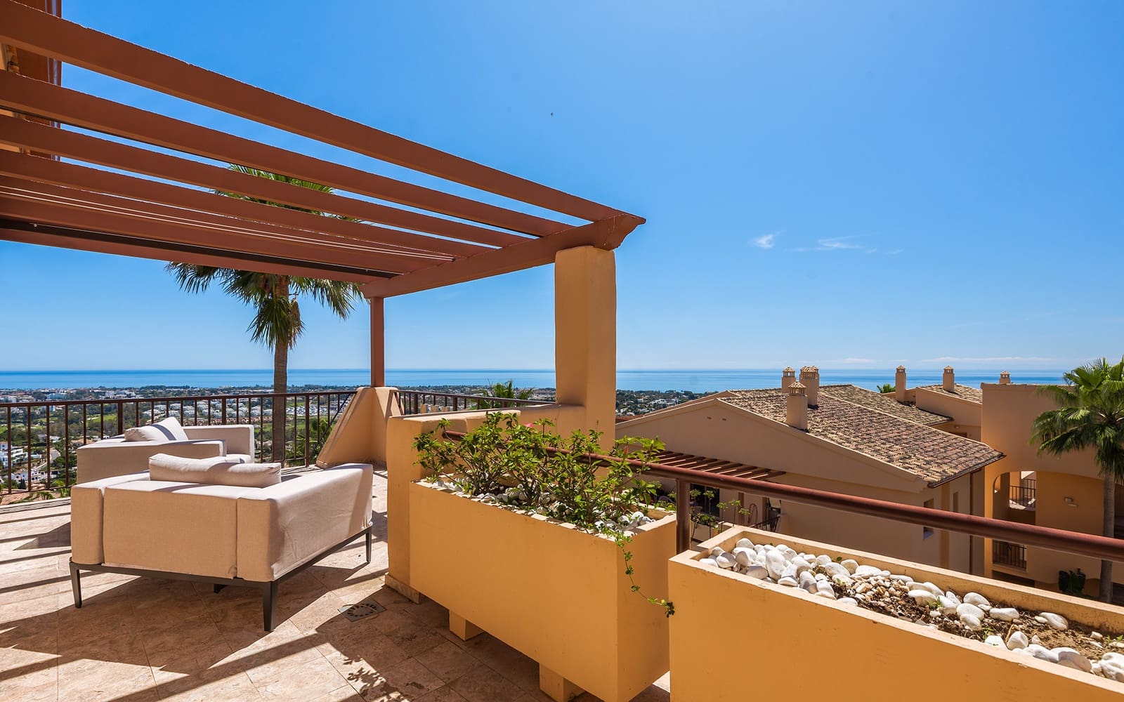 3 bedroom Penthouse for sale in Benahavis with pool garage - € 795,000 (Ref: 9219878)