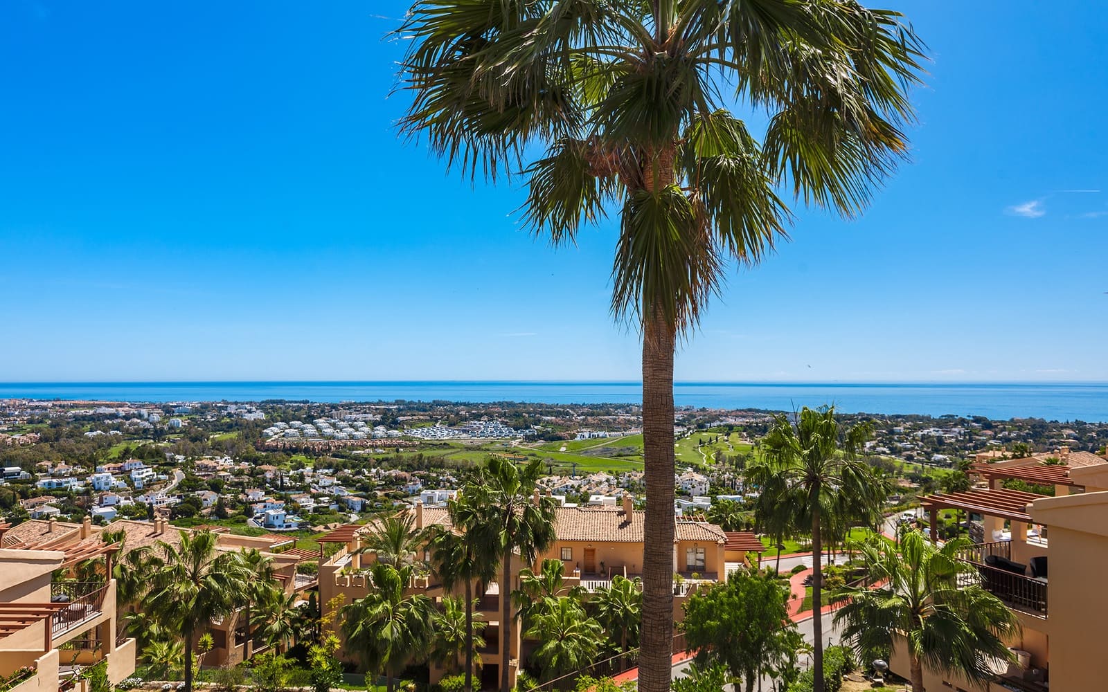 3 bedroom Penthouse for sale in Benahavis with pool garage - € 795,000 (Ref: 9219878)