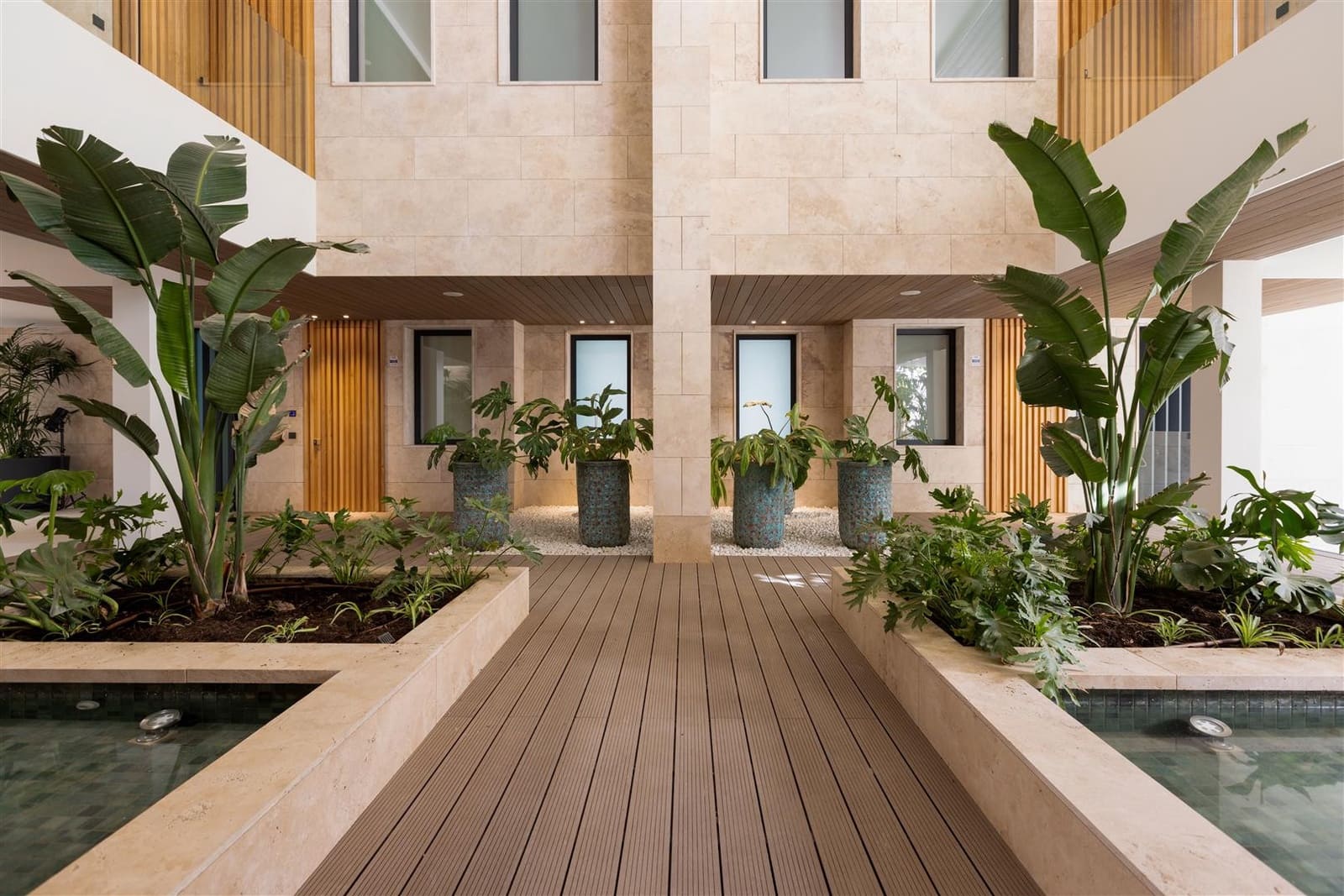 2 soveværelse Lejlighed til salg i Estepona med swimmingpool garage - € 2.310.000 (Ref: 9219879)