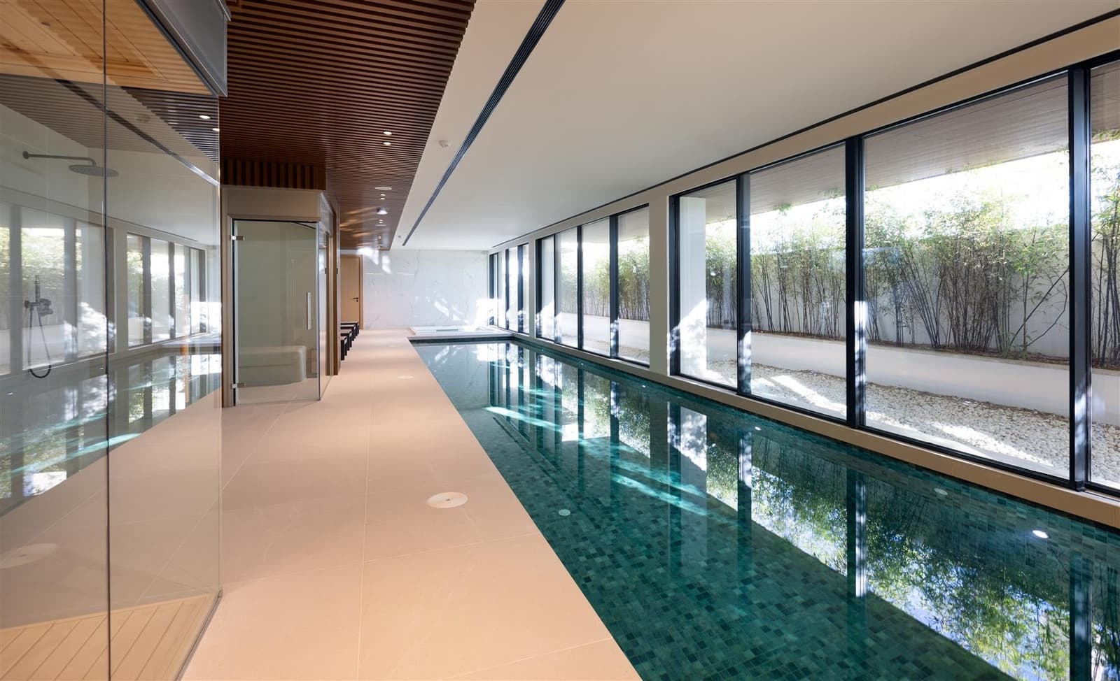 2 soveværelse Lejlighed til salg i Estepona med swimmingpool garage - € 2.310.000 (Ref: 9219879)