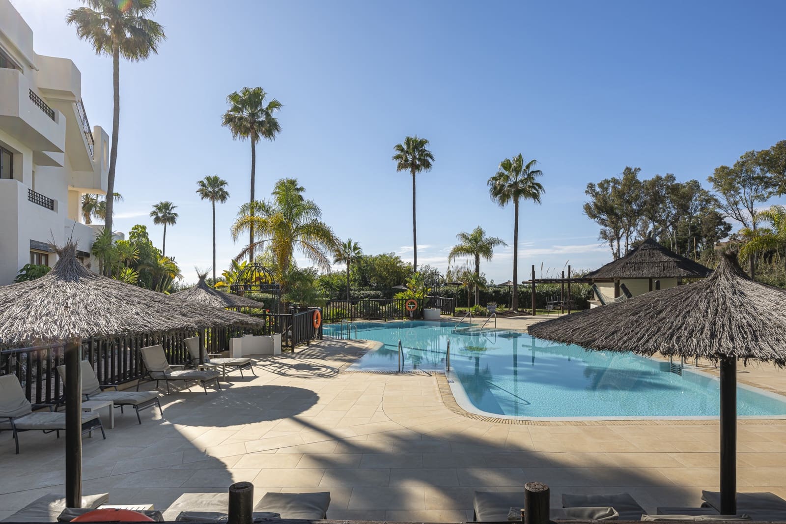 3 bedroom Apartment for sale in Estepona with pool garage - € 1,995,000 (Ref: 9219880)