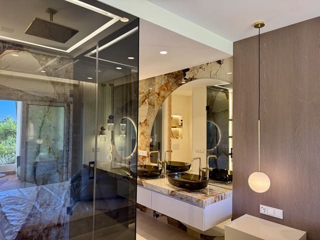 3 bedroom Apartment for sale in Estepona with pool garage - € 1,995,000 (Ref: 9219880)