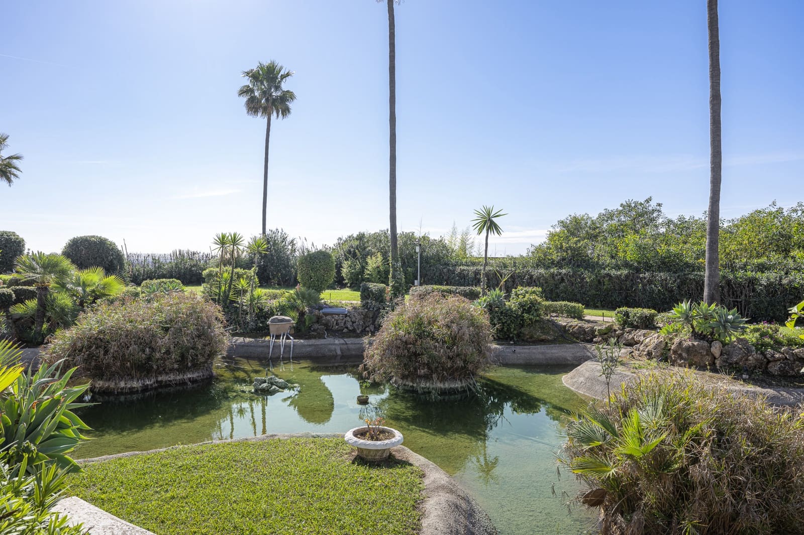 3 bedroom Apartment for sale in Estepona with pool garage - € 1,995,000 (Ref: 9219880)