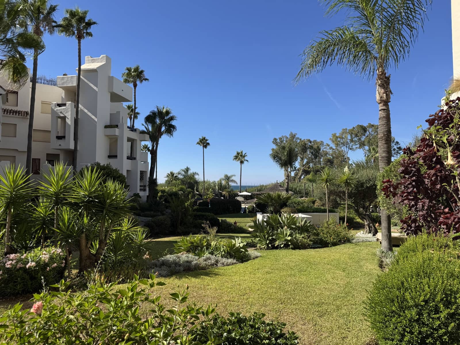 3 bedroom Apartment for sale in Estepona with pool garage - € 1,995,000 (Ref: 9219880)