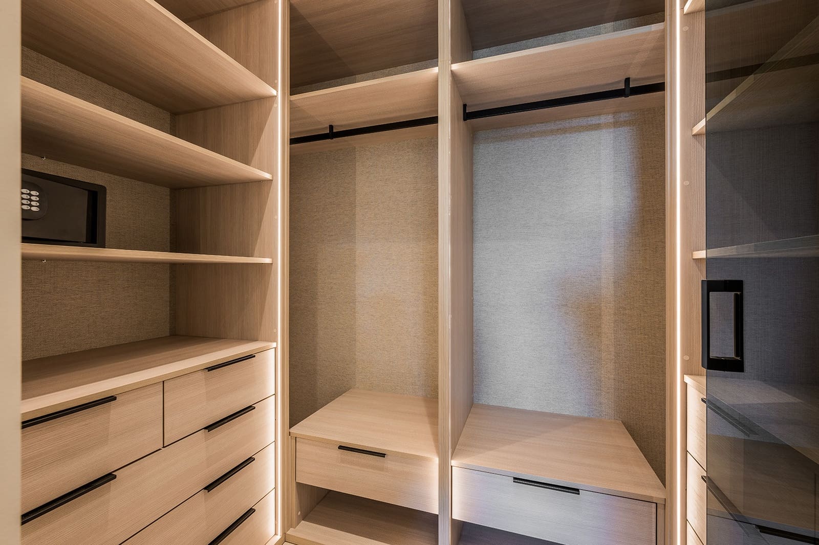 3 bedroom Apartment for sale in Estepona with pool garage - € 1,995,000 (Ref: 9219880)