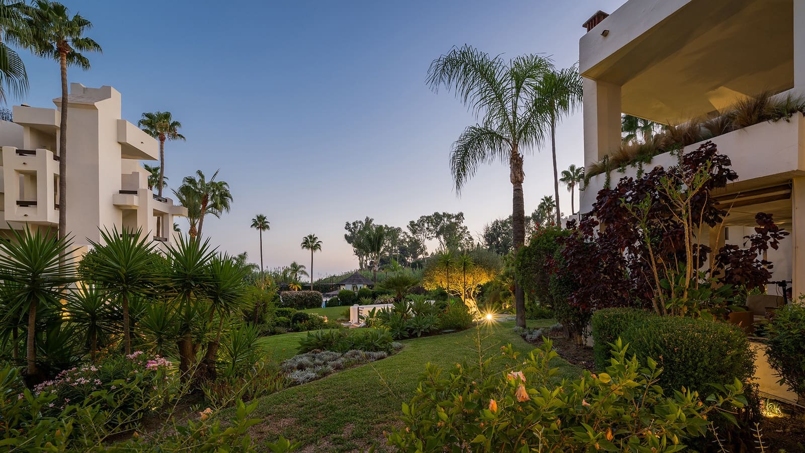 3 bedroom Apartment for sale in Estepona with pool garage - € 1,995,000 (Ref: 9219880)