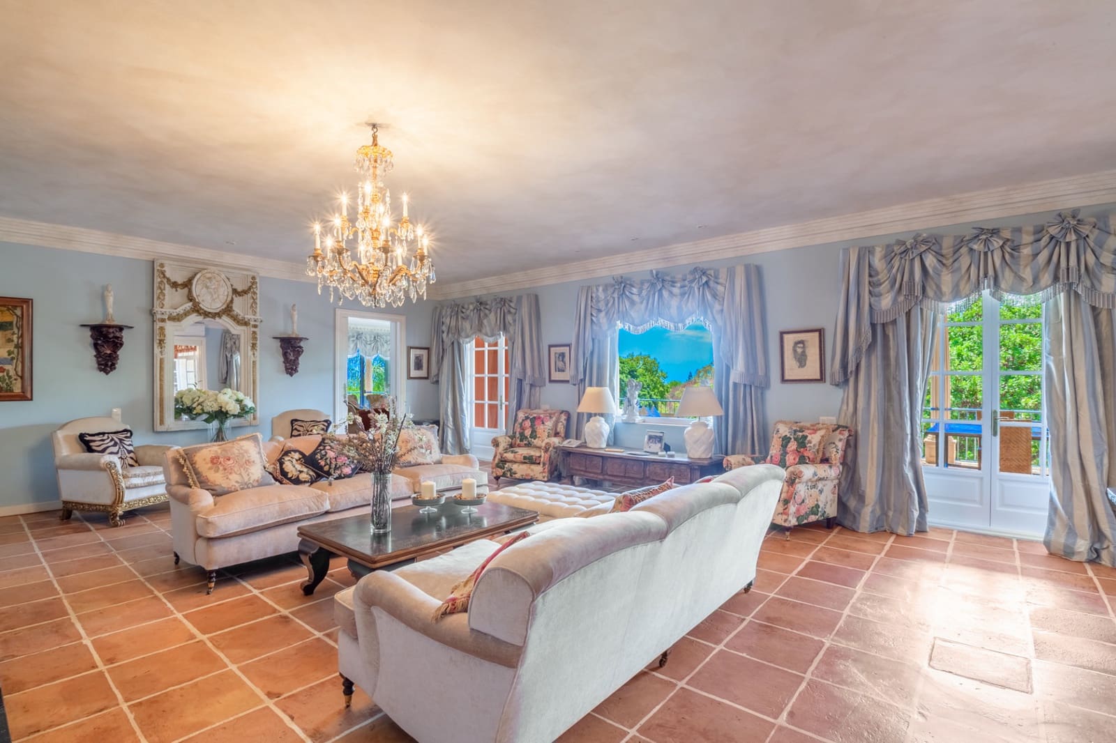 10 soverom Villa til salgs i Marbella med svømmebasseng garasje - € 8 000 000 (Ref: 9239807)